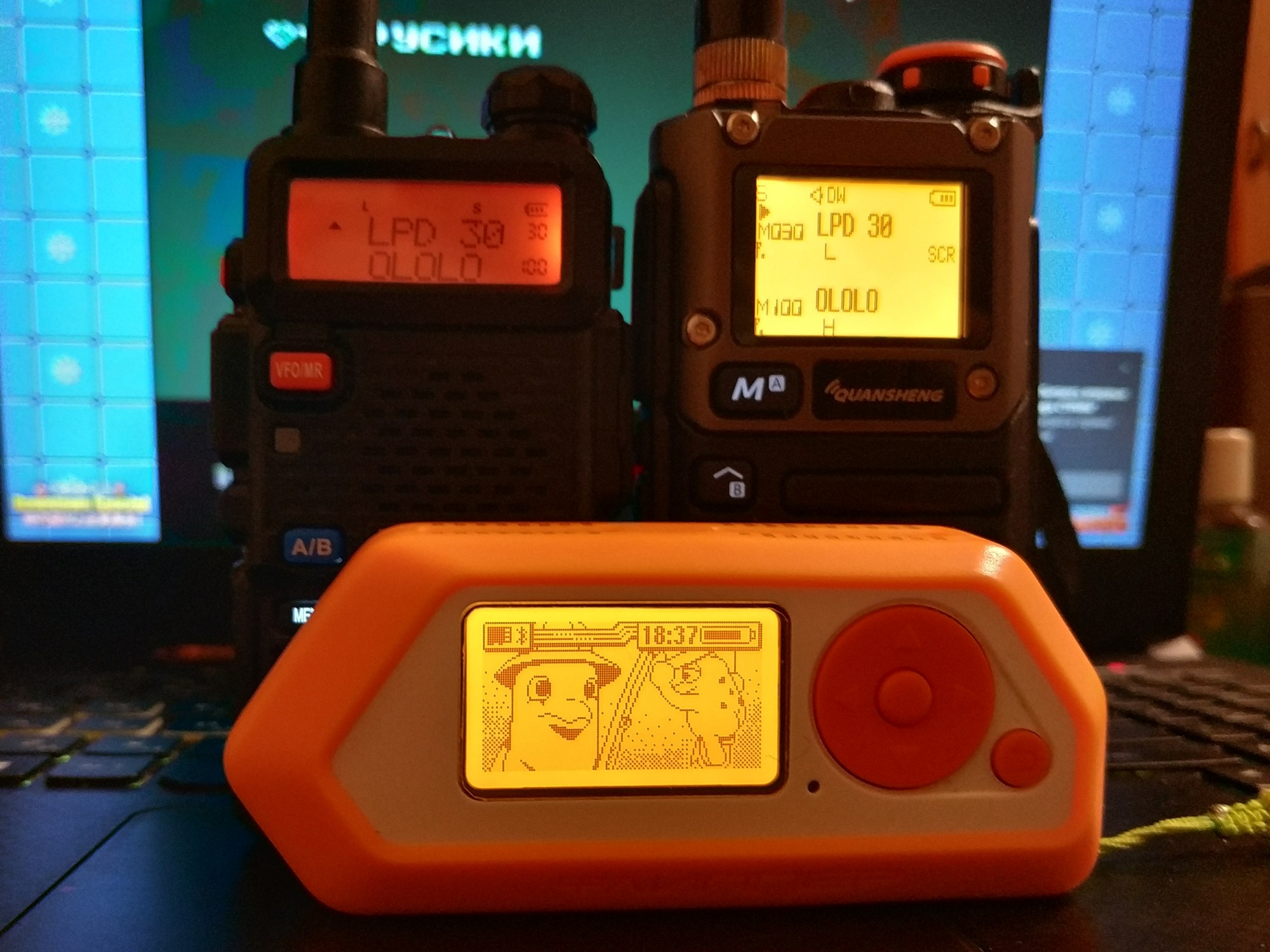 Сравнение подсветки UV-5R и UV-K5(8) 
Flipper Zero в качестве эталона.